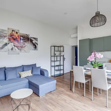 Сasa de vacaciones Brp Center, Sixteen-bedroom Luxury House